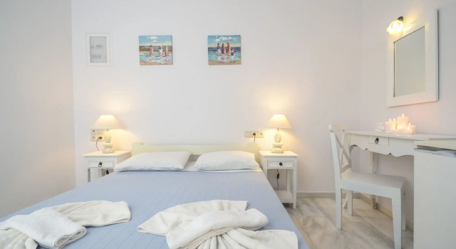 Agia Anna Studios & Apartments