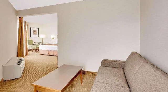 Номер Standard Ramada by Wyndham Kamloops
