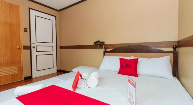 RedDoorz @ UP Village Quezon City, Забронировать Отель Кесон-Сити 
