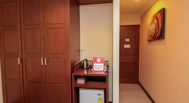 NIDA Rooms Silom Soi 12 Planet, Забронировать Отель Отели Бангкока с парковкой, рядом с Спа-центр Health Land Сатхорн, Парковка