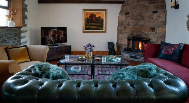 The Old Coach House - Converted Barn With Private Garden Parking and Fireplace, Book Hotel Hoteller i Totnes med parkering, Parkering