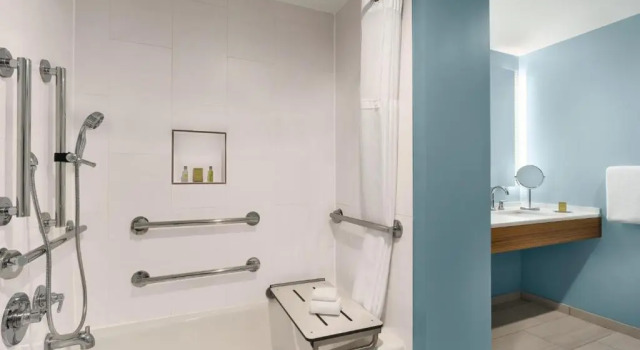 Двухместный номер Accessible DoubleTree by Hilton Tampa Rocky Point Waterfront