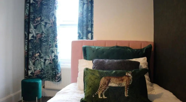 Коттедж The Velveteen Townhouse