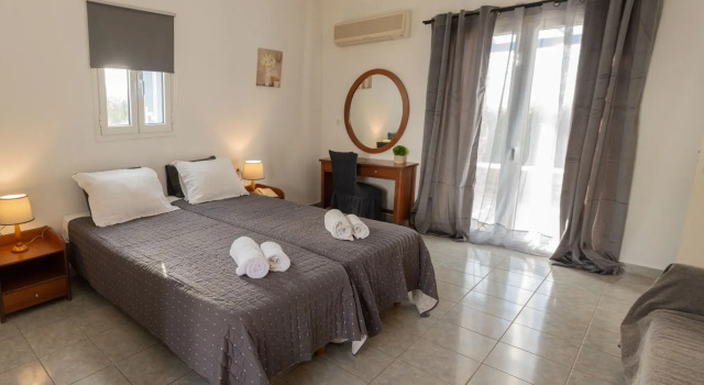 Fragoulis Village, Prenota Hotel Hotel a Paro con piscina, Piscina