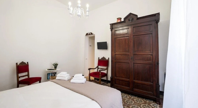 Aragona Rooms, Забронировать Отель Отели Палермо с парковкой, рядом с Кафедральный собор, Парковка