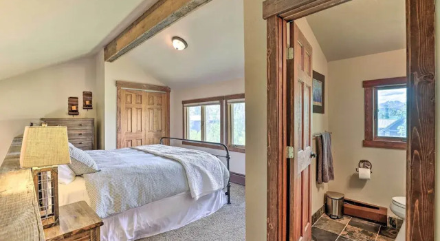 3-story Home w/ Balcony ~ 6 Mi to Winter Park!, Buchen Sie Ferienwohnung Winter Park Winter Park