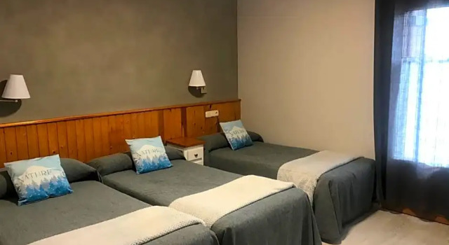 Трёхместный номер Standard с балконом Hotel Casa Morlans