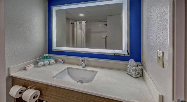Четырёхместный люкс Holiday Inn Express & Suites Crossville by IHG