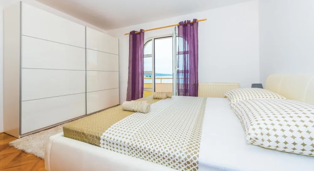 Three-Bedroom Holiday Home In Sibenik, Забронировать Отель Бродарика Задарская жупания