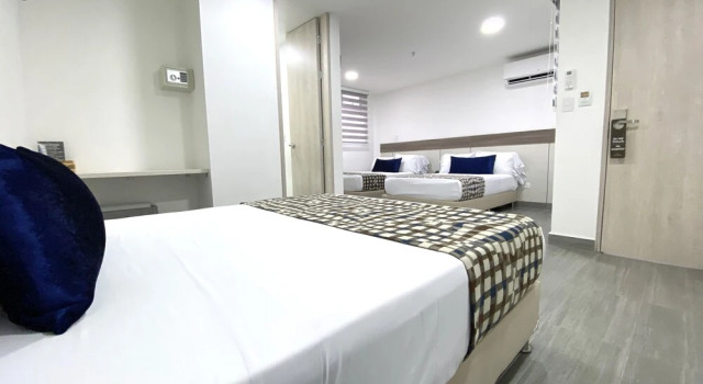 Четырёхместный семейный номер Standard Seven Inn Hotel