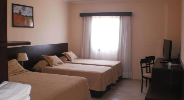 Четырёхместный номер Economy Hathor Hotels