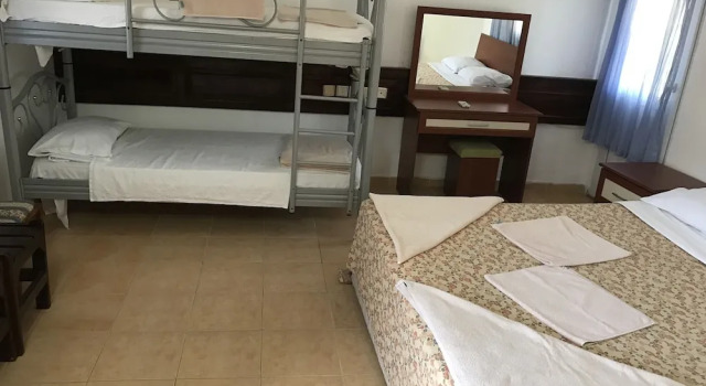 Семейный номер Standard с балконом и с видом на горы Red Rose Hotel