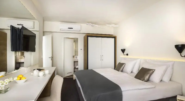 Люкс с балконом и с видом на море Remisens Hotel Albatros-All inclusive