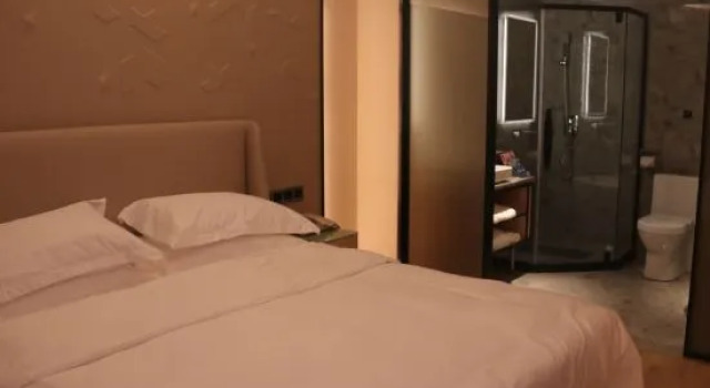 Люкс Deluxe Lingyuan International Hotel