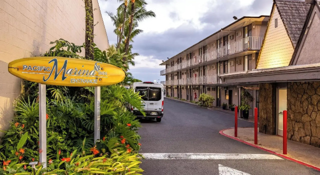 Pacific Marina Inn Airport Hotel