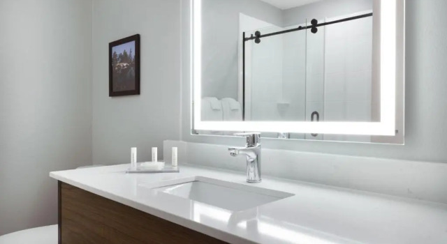 Номер Standard AmericInn by Wyndham International Falls