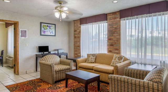 Rodeway Inn Coopersville, Book Hotel Coopersville Michigan