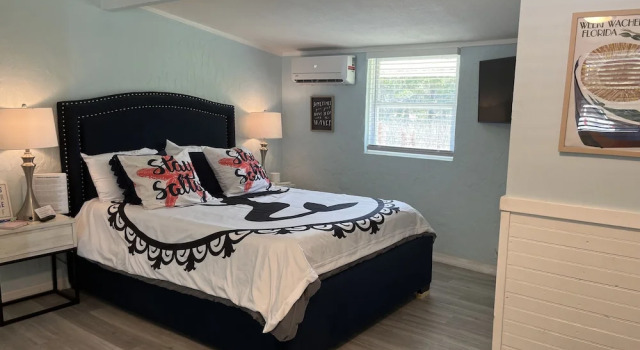 Neptune's Grotto Waterfront Retreat, Reserva ahora Casa o chalet Hoteles en Spring Hill con aparcamiento, Aparcamiento