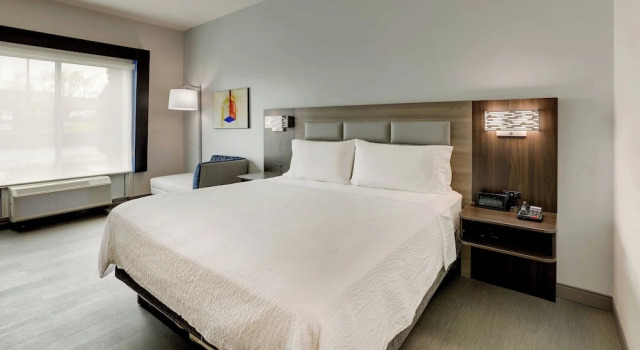 Двухместный люкс c 1 комнатой Holiday Inn Express & Suites Richmond by IHG