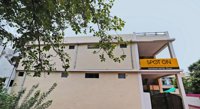 SPOT ON 37467 Shivram Hotel, Забронировать Отель Отели штата Махараштры 3 звезды, 3*