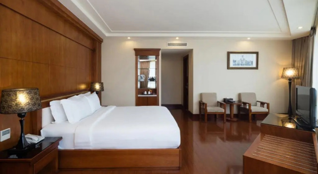 Полулюкс с видом на город Nhat Ha L’Opera Hotel