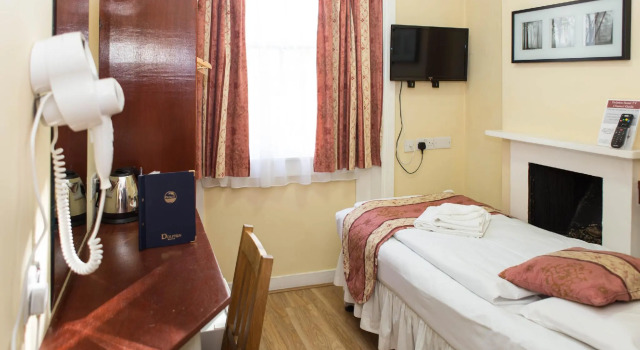 Одноместный номер Dolphin Hotel
