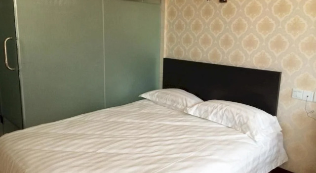 Qingdao Baifusheng Business Hotel