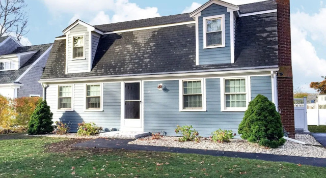 Walkable Falmouth Hts Beach Home by RedAwning, Забронировать Дом для отпуска Фалмут Полуостров Кейп-Код