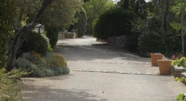 Bastidon la Cicada, Rezervovat Hotel Hotely v Luberon s parkováním, Parkování