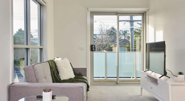 Cozy and Airy 1 Bedroom Flat, Book Hotel  