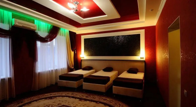 A-Hotel, Забронировать Отель Отели Оренбурга с парковкой, Парковка