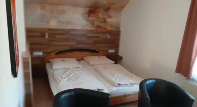 Gasthaus zur Linde, Varaa Hotelli Hotellit Baijeri pysäköinnillä, Pysäköinti