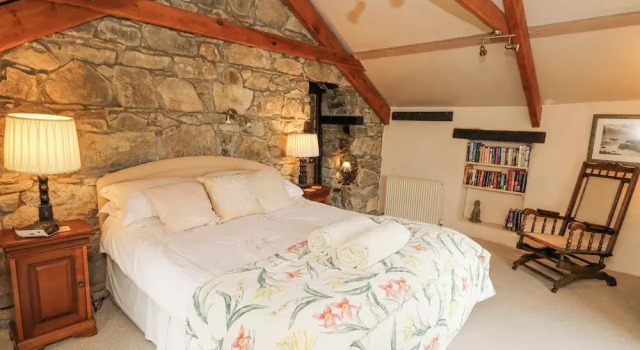 Upper Calffield Farmhouse, Book Feriehus Villaer i Camrose, Villa