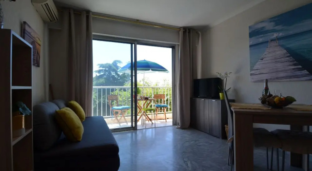 Large studio 4 persons with balcony Valrose district in Nice, Забронировать Апартаменты/квартира Ницца Приморские Альпы, рядом с Музей Матисса