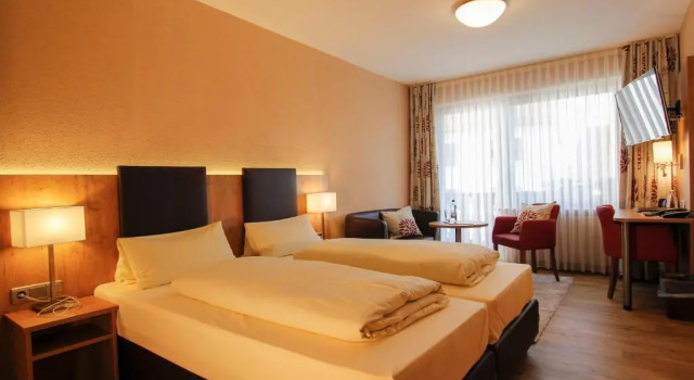 Landhotel Goldener Stern, Rezervovat Hotel Hotely v Bavorsko s parkováním, Parkování