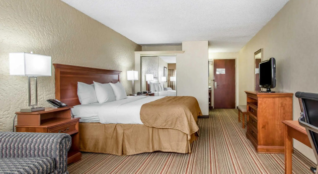 Номер Standard Ramada by Wyndham Tulsa Broken Arrow