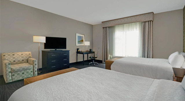Четырёхместный номер Standard Hampton Inn and Suites Robbinsville