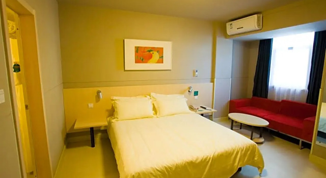 Двухместный номер Business Jinjiang Inn - Sanya Hexi Road Pedestrian Street Hejing