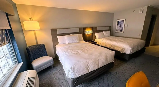 Четырёхместный люкс Holiday Inn Express & Suites Port Washington by IHG