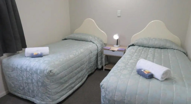 Апартаменты Executive Commodore Court Motel