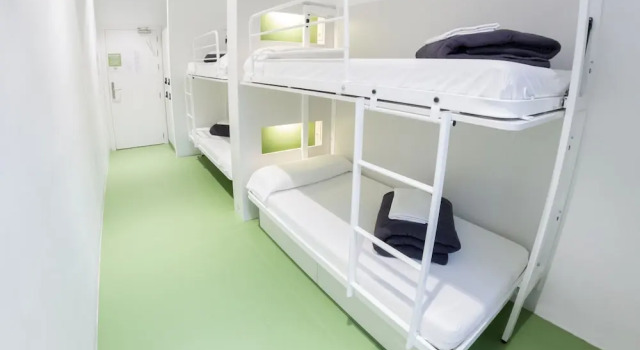 Кровать в общем номере Sant Jordi Hostels Rock Palace