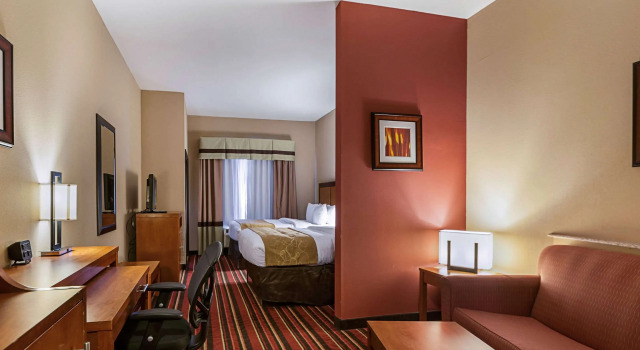 Четырёхместный люкс Comfort Suites Sulphur-Lake Charles