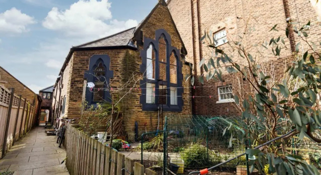 Air Host and Stay - The Scouse House - Quirky 2 bedroom mews house mins from Sefton Park