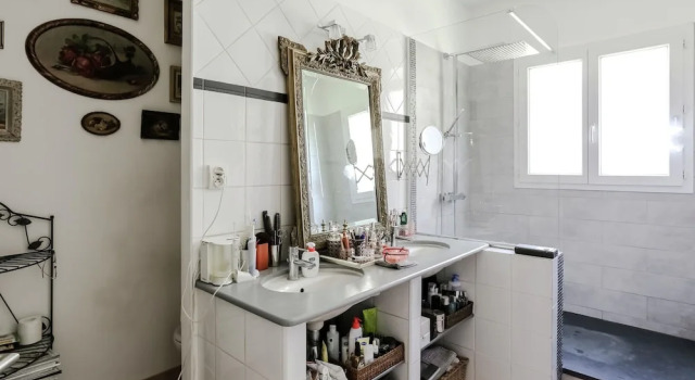 Amazing Holiday Home With Pool in Aix-en-provence, Rezerwuj Hotel Aix-en-Provence Carros