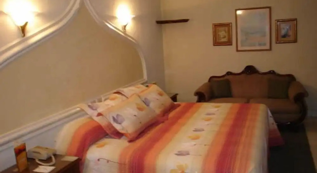 Полулюкс Hotel Tajmahal