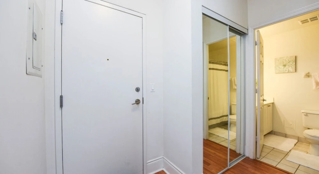 Ovation Condos by PlanURstay, Varaa Hotelli Mississauga 