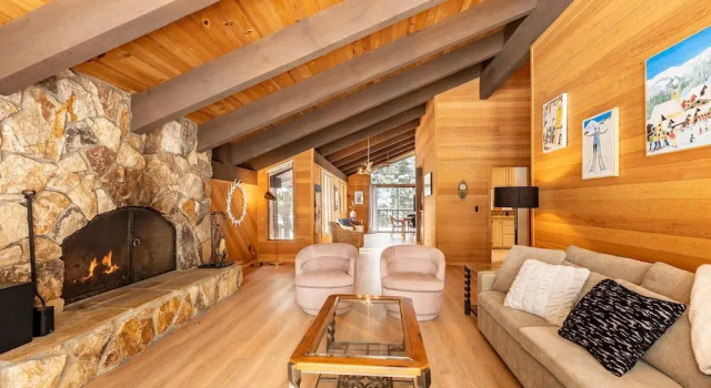 Beautiful 3-Bedroom Contemporary Mountain Home in Northstar by RedAwning Save 10% on 3 Nights, 15% on 5 Nights!, Забронировать Дом для отпуска Виллы Траков, рядом с Lower Woods, Вилла