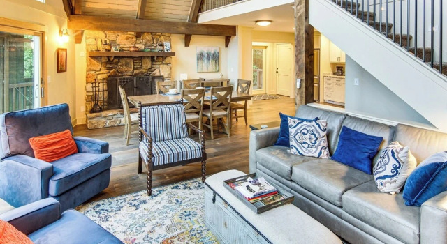 Brevard Chalet w/ Stunning Blue Ridge Mtn Views!, Забронировать Шале Отели Бревэрд 3 звезды, 3*