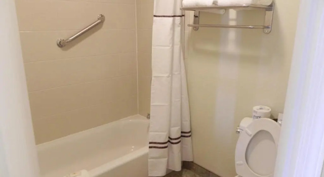 Четырёхместный люкс Relax Inn and Suites Kuttawa Eddyville