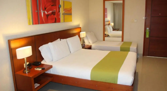Трёхместный номер Standard Hotel Atrium Plaza